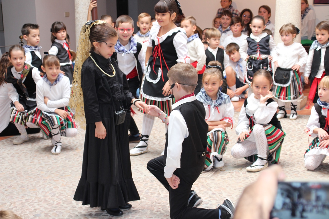 - J Escolares La rosa del azafrán