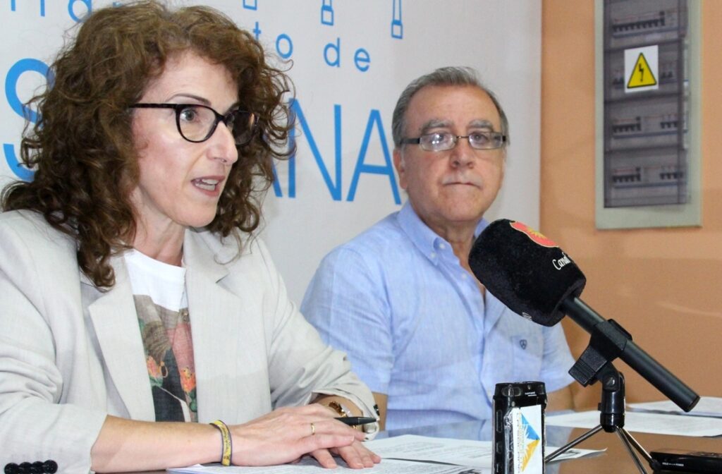 -La concejala de Sanidad junto al director de la OMIC