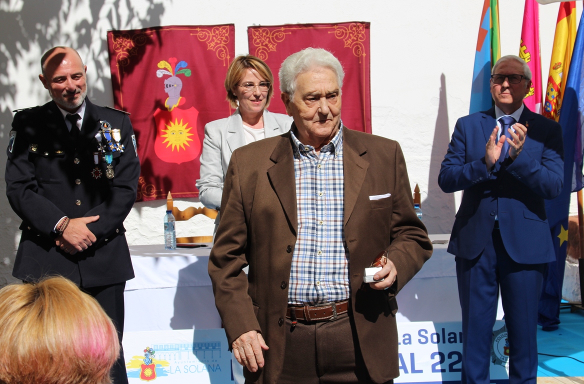 -Manuel Marín anterior jefe local recibió un reconocimiento