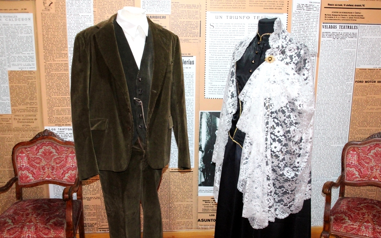 -Más trajes