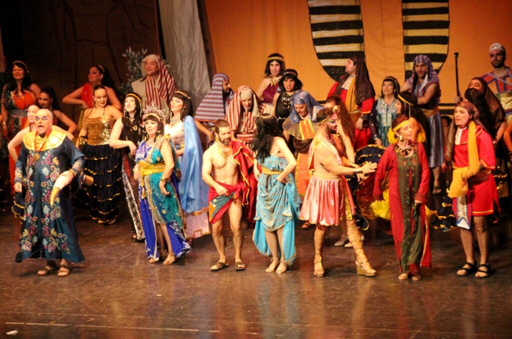 -Un momento de La corte de Faraón en el Tomás Barrera