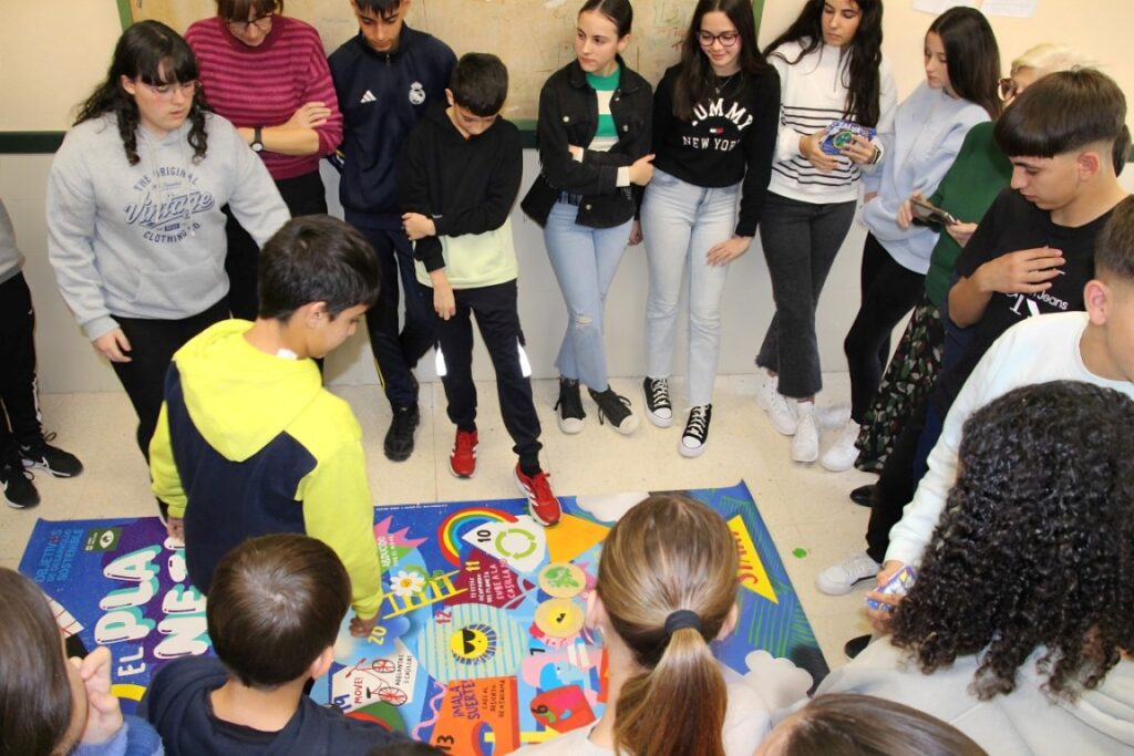 -Alumnos durante el juego didáctico-