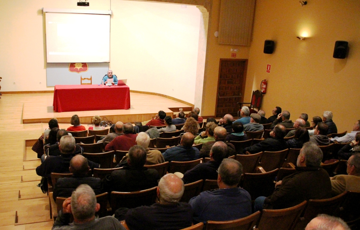 -Aspecto del auditorio durante la charla