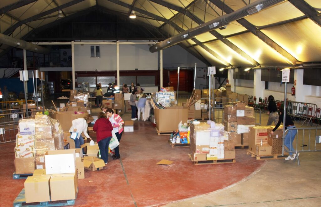 -Caseta municipal llena de material este lunes