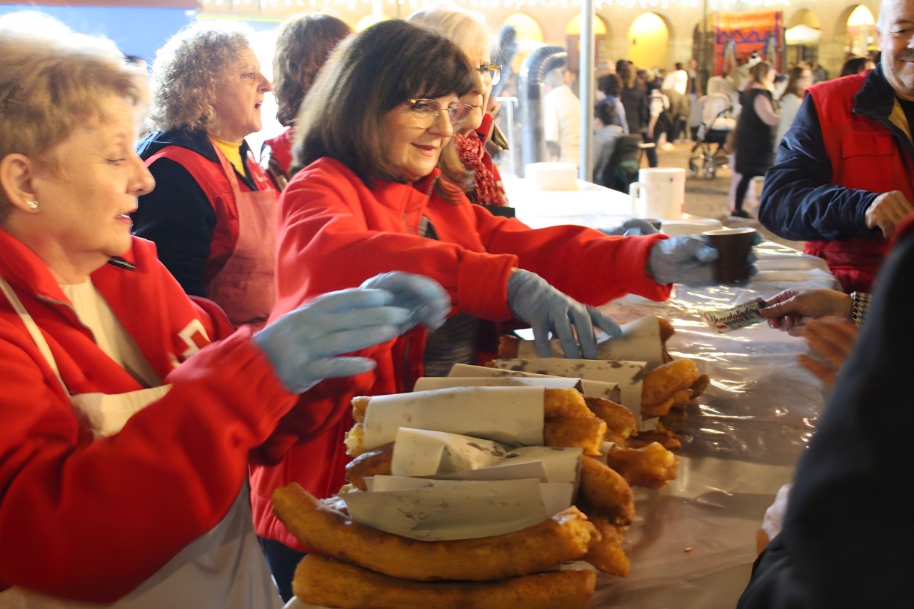 -Cruz Roja vendiendo chocolate con churros