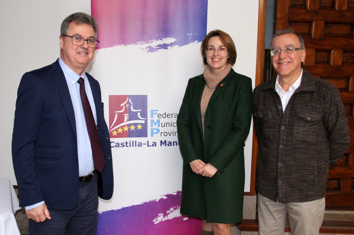 -La alcalde abrió las jornadas junto al secretario regional de la FEMP