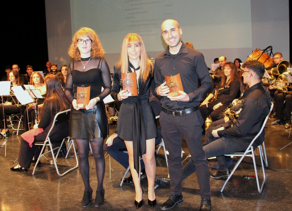 -María Luisa Ana y Juanma recibieron un reconocimiento por sus 25 años en la banda