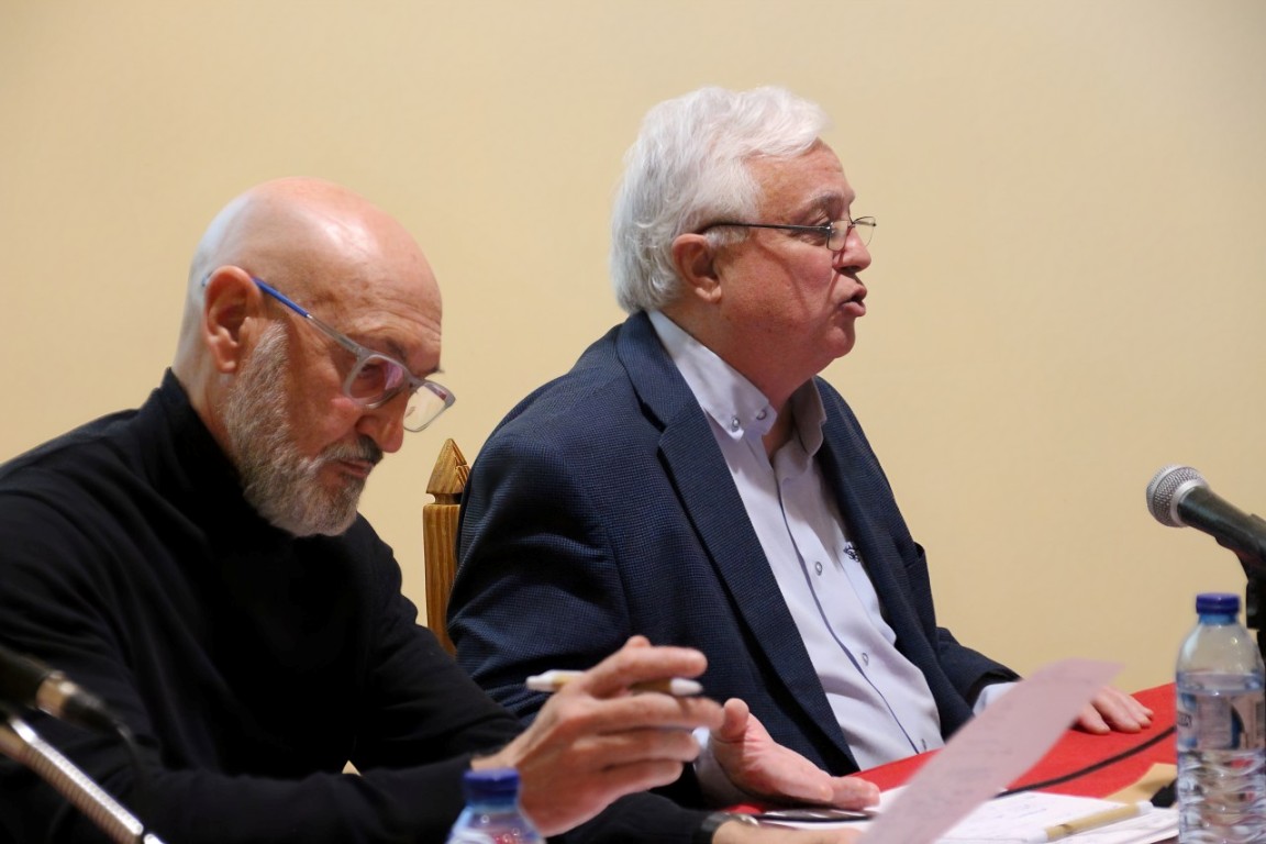 -aUna de las conferencias