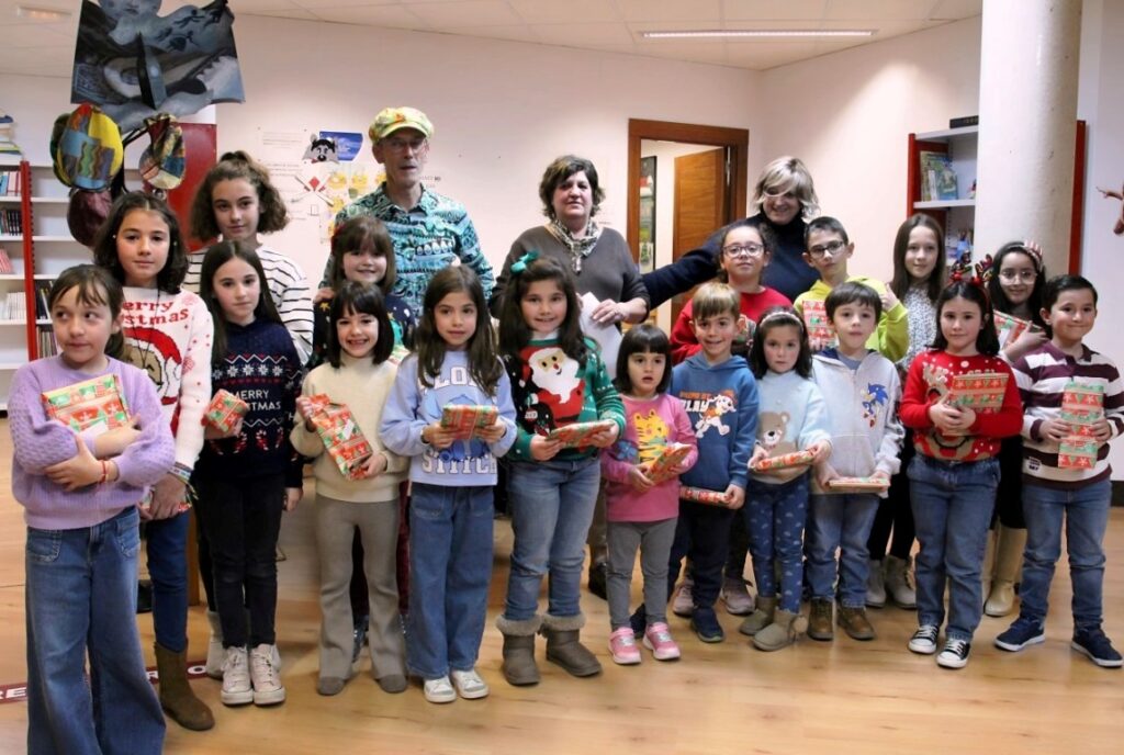 -Ganadores del certamen tras recbir sus premios