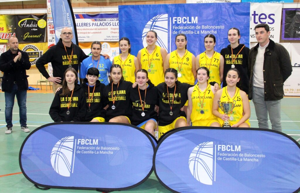 -El CB La Solana con su medalla de plata