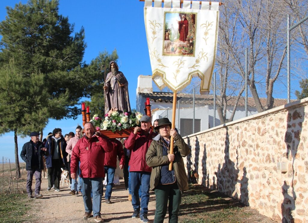 -Momento de la tradicional procesión dominical