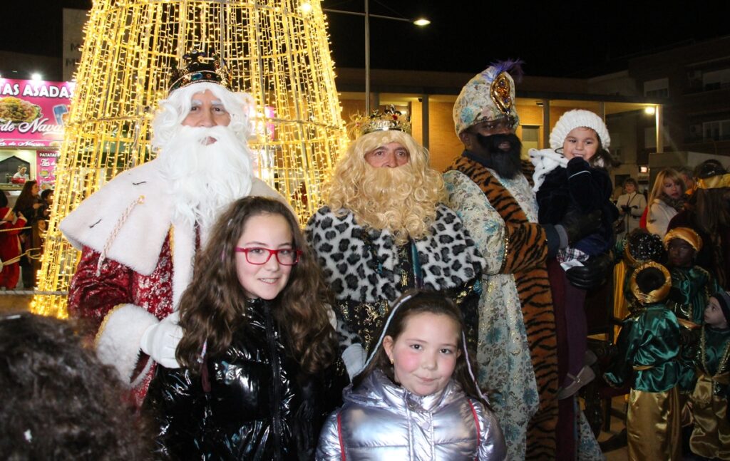 - Reyes con niños