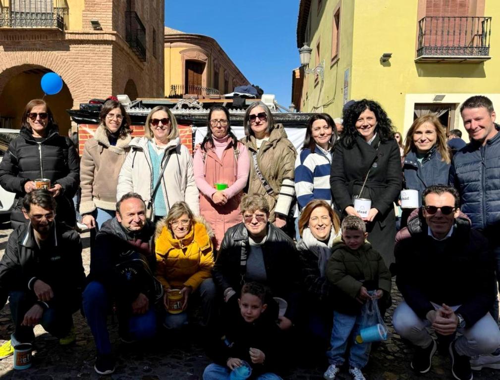 Cofradía y asociaciones beneficiarias del ensayo solidario