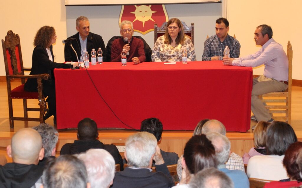 - Angustias 25 aniversario mesa redonda