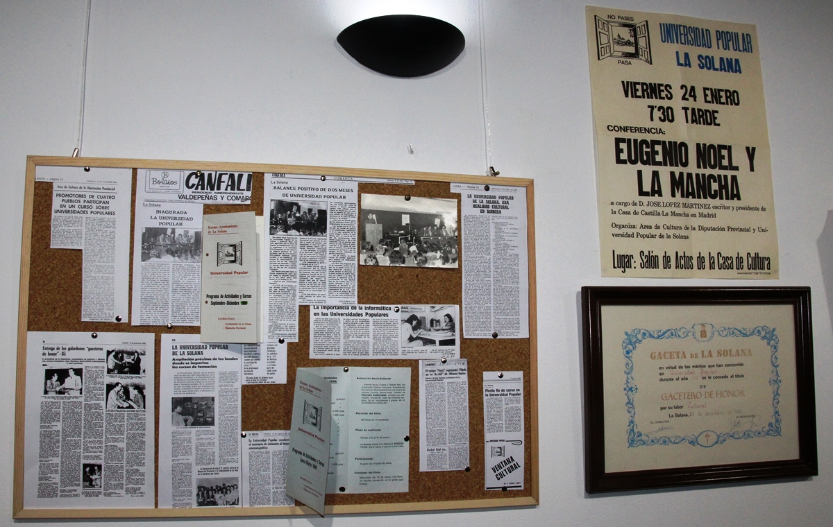 - Charla y expo UP muestra