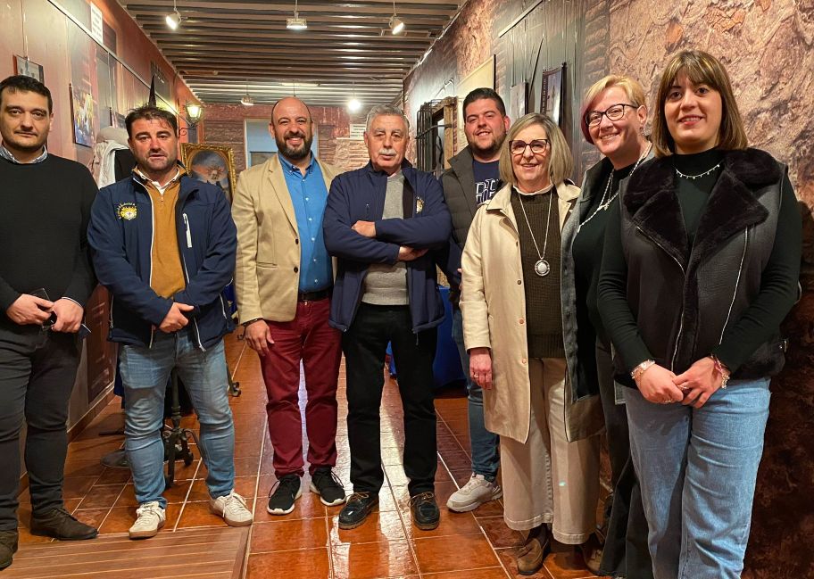 -Autoridades y representantes de cofradías en la inauguración
