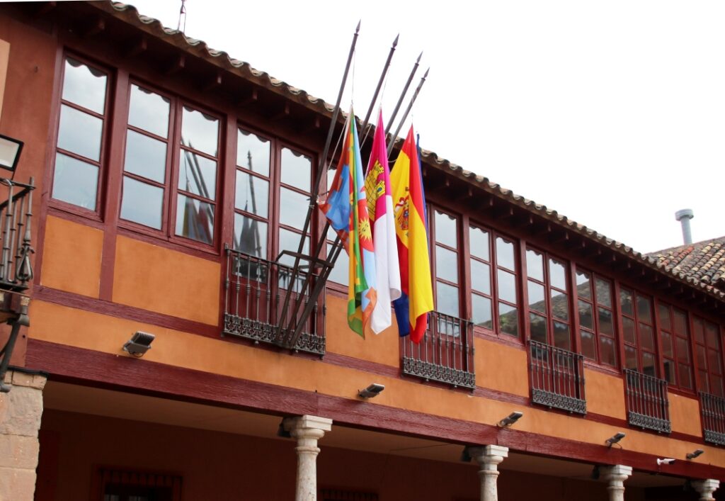 -Banderas a media asta