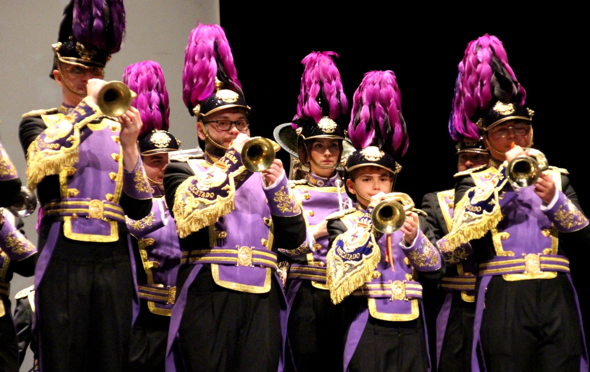 -Con el uniforme de gala