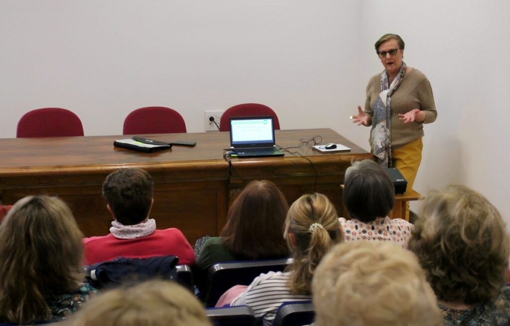 -Mari Carmen Gómez durante su charla