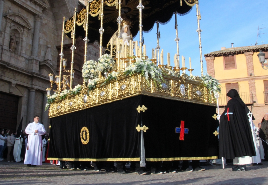 -Nuevos portadores y carroza de la Soledad