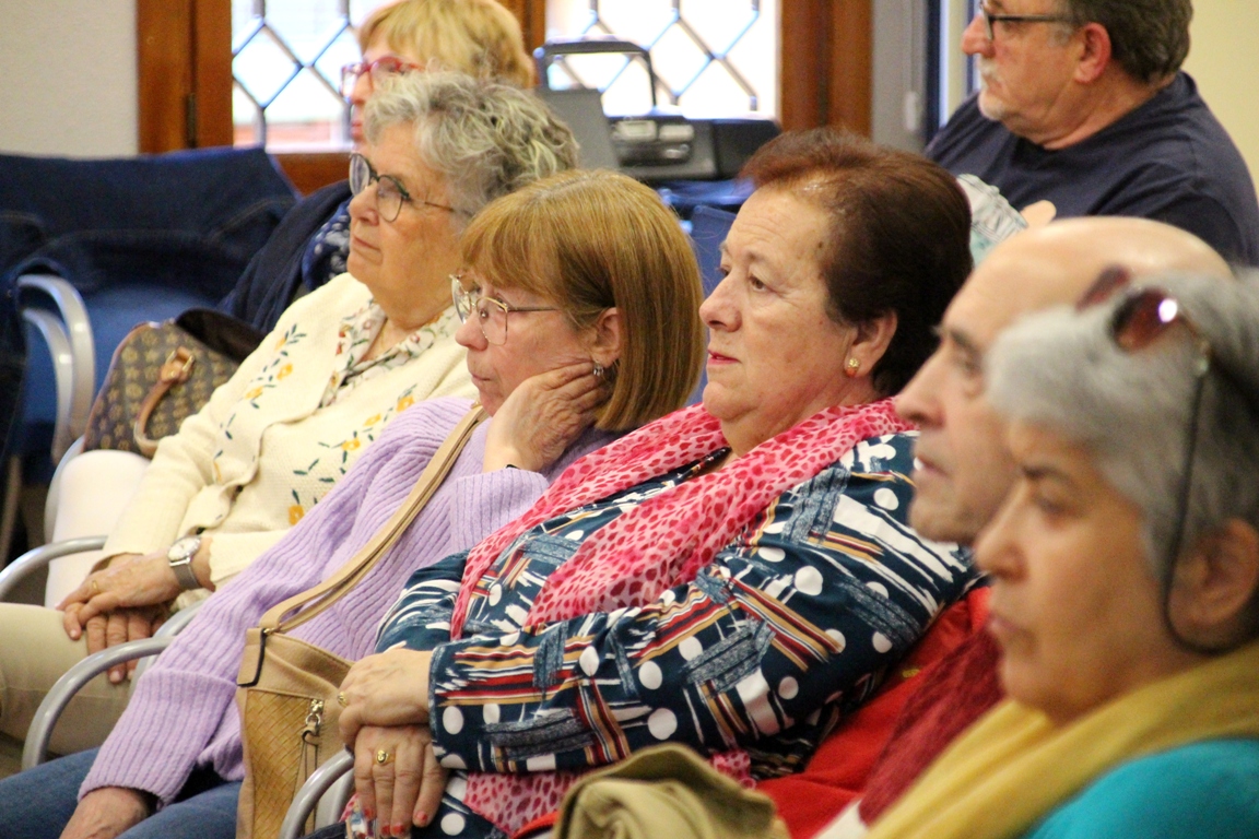 -Público en el acto del Centro de Mayores