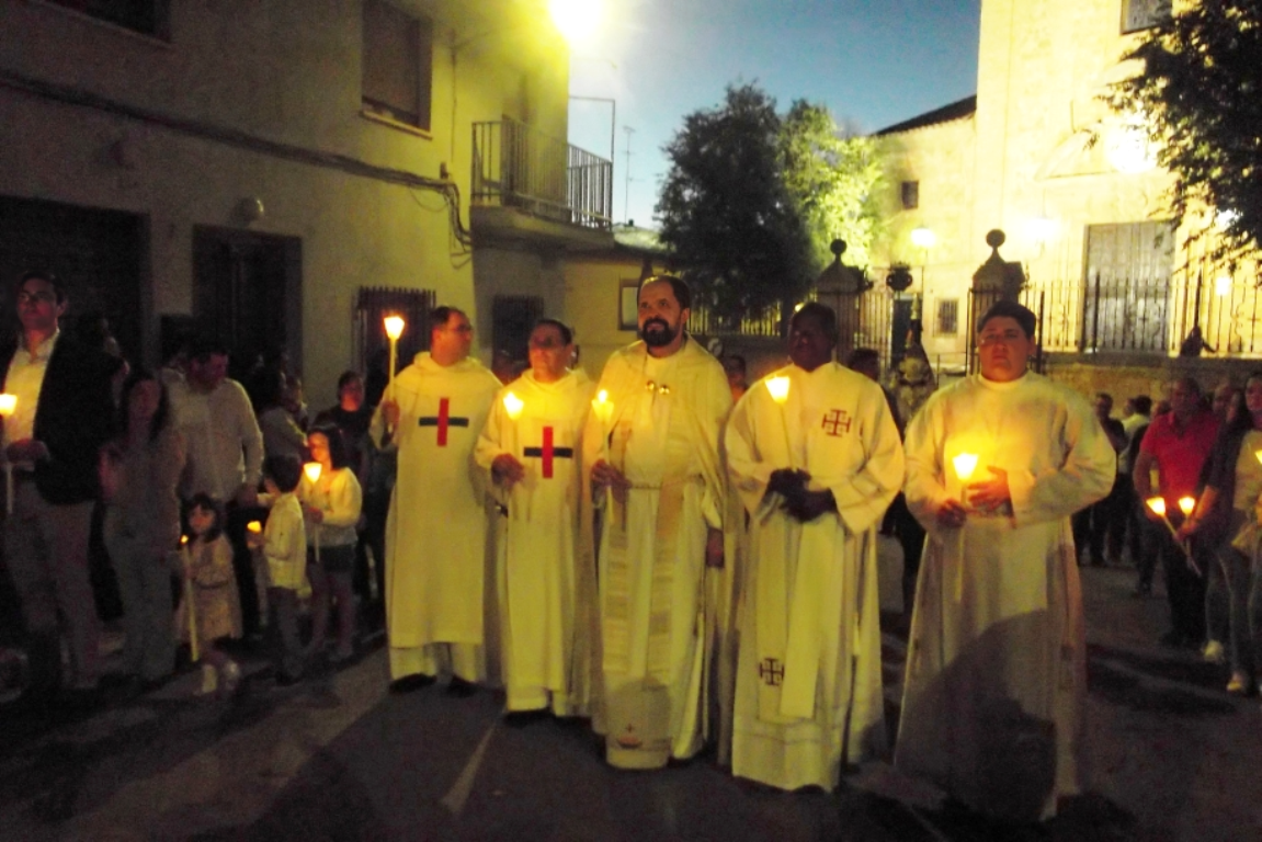 -Párroco vicario y padres trinitarios