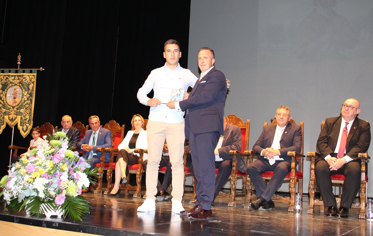 - S Isidro estandarte