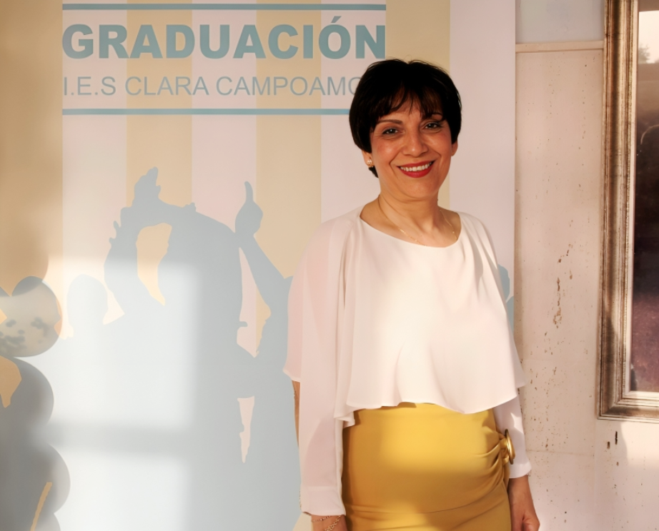 -Juana_Mata_Velasco_recibió_el_homenaje_de_alumnos_compañeros_y_familias.png