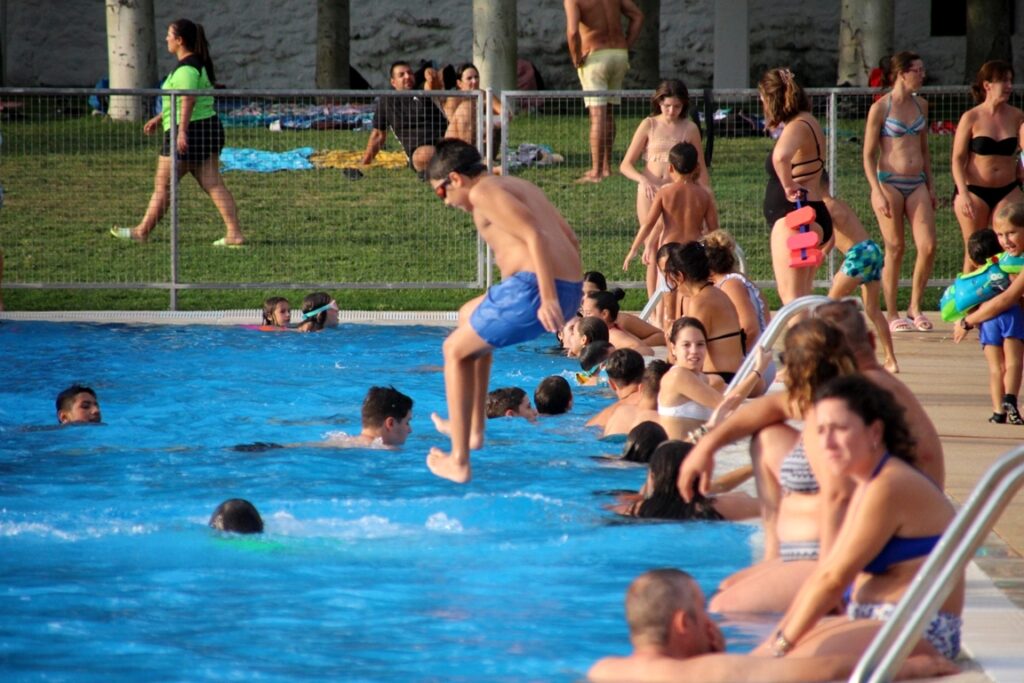 -Piscinas municipales de verano