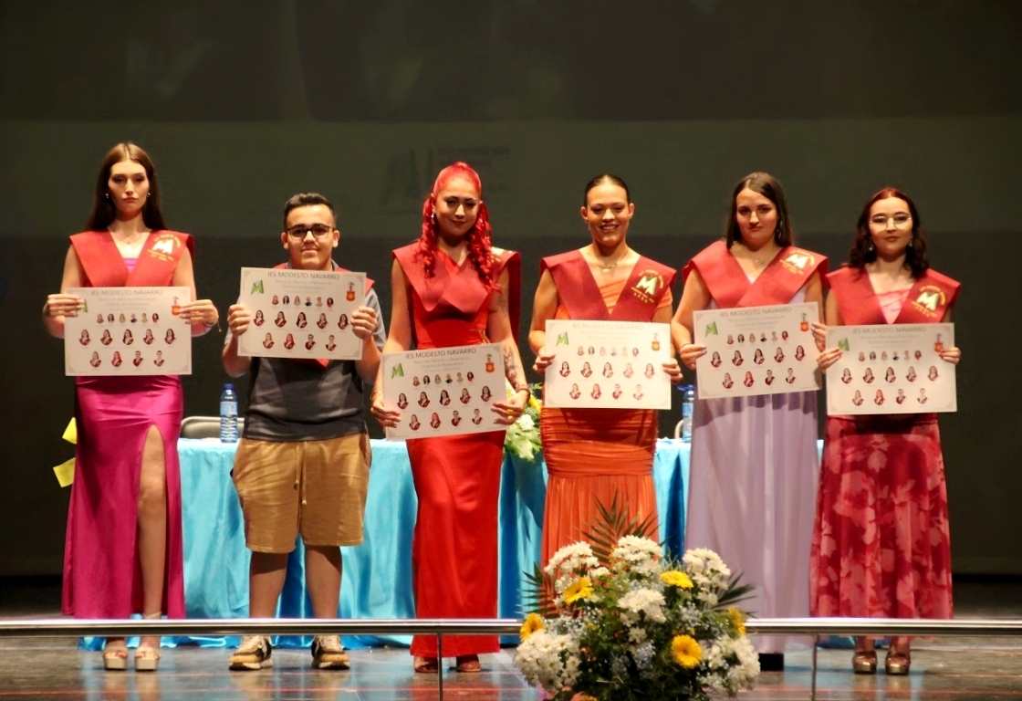 -Alumnas del ciclo de Atención a Personas Dependientes