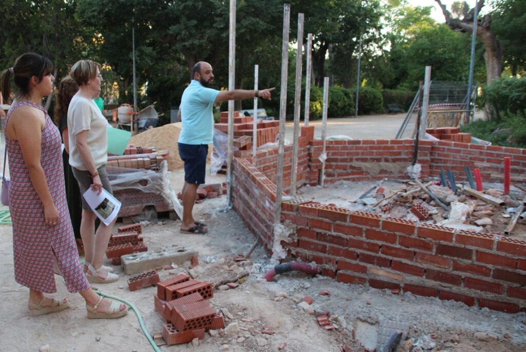 - Kiosko parque obras
