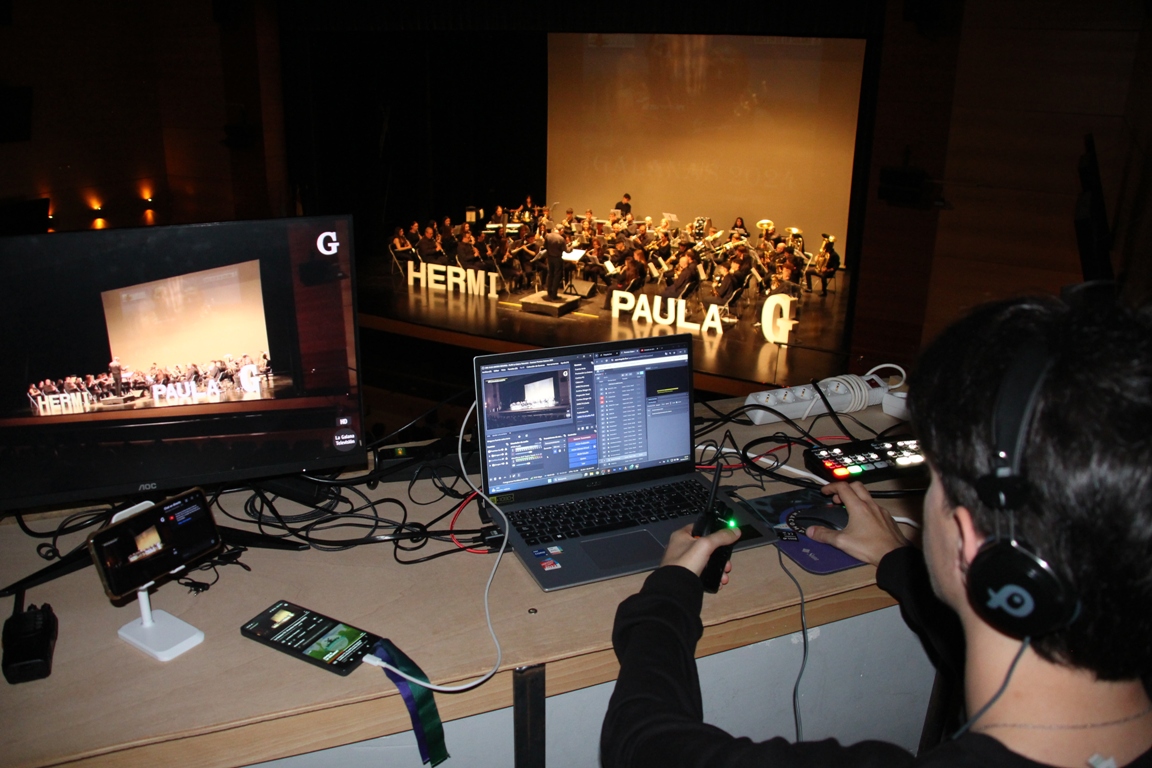 -Alvaro Rodado retransmitiendo los premios Galanes el pasado mes de abril