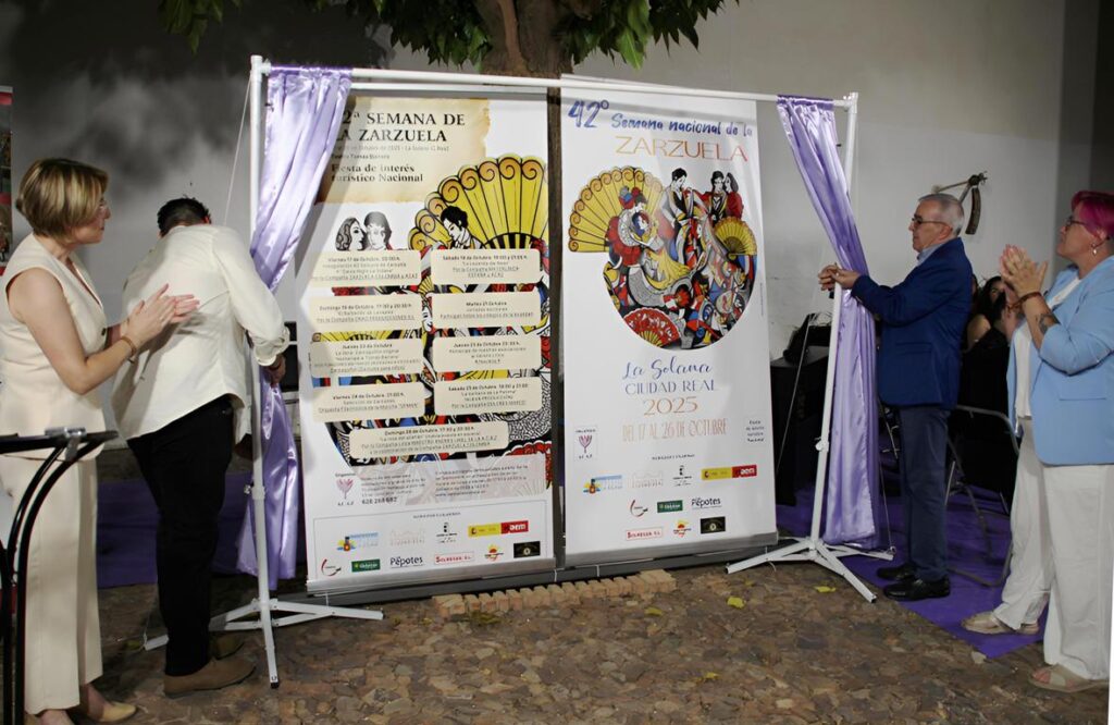 -Descubrimiento_del_cartel_en_el_patio_de_la_Encomienda_-_copia.jpg