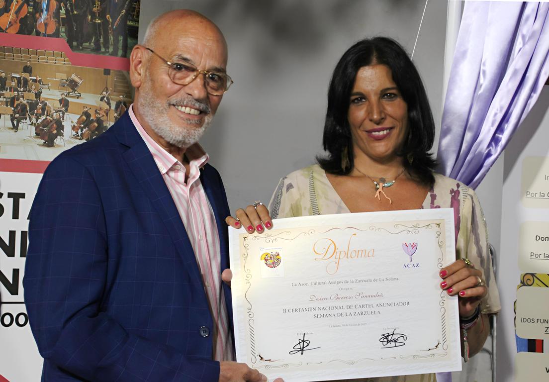 -Desirée_Barroso_recibe_el_diploma_acreditativo.jpg