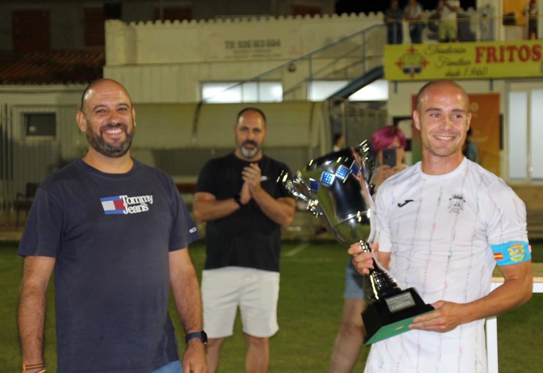 -Entrega trofeo