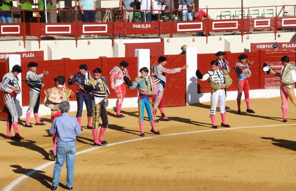 - Novillada paseíllo