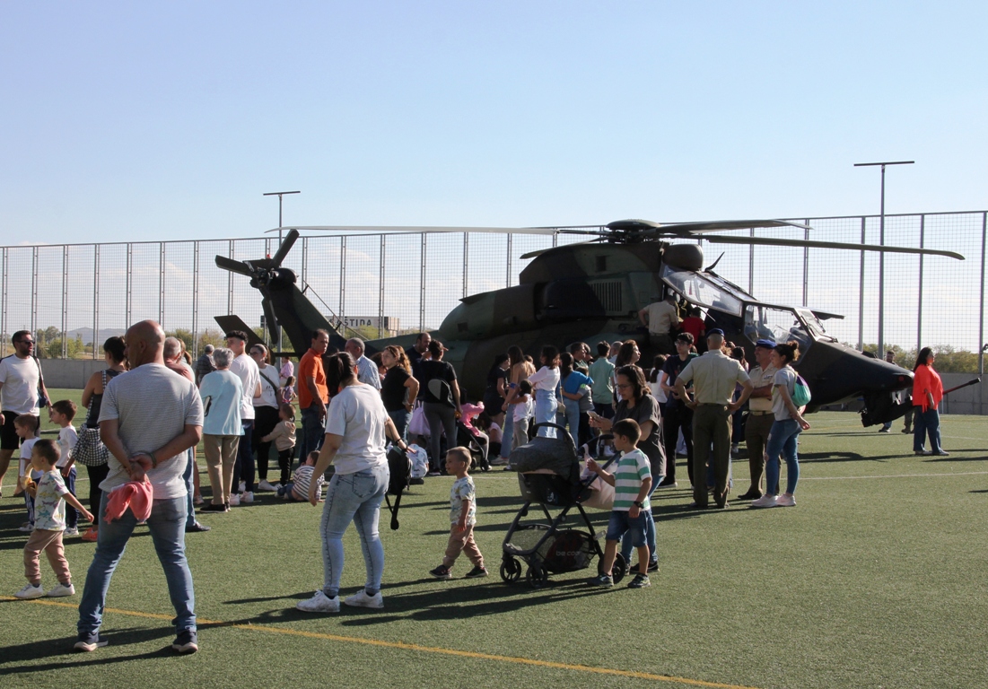 -Colas de gente para ver el aparato
