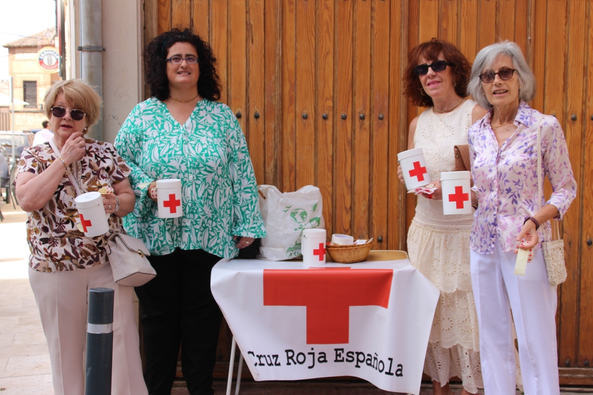 -Cruz Roja voluntarias Día Banderita
