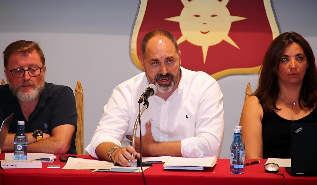 -El presidente vicepresidenta y tesorero-