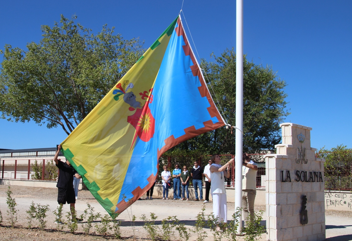 -Izada bandera La Solana