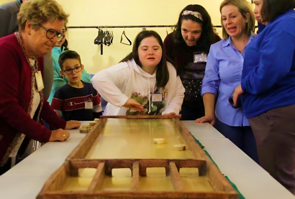 -Juego de la galleta entre mayores y jóvenes