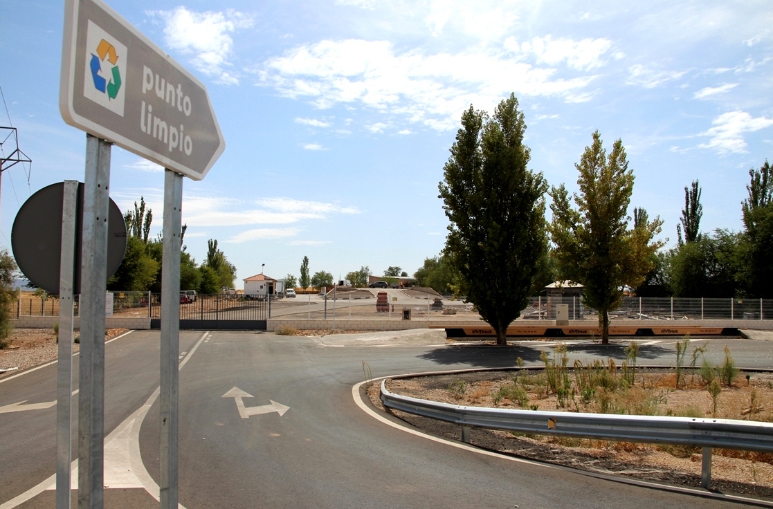 -Nuevo acceso al Punto Limpio de La Solana