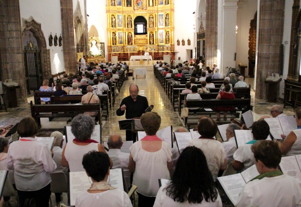 -Panorámica iglesia durante la caravana blanca