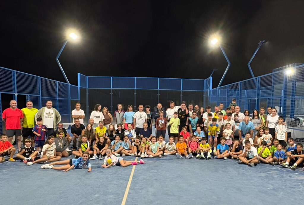 -Participantes en el torneo de pádel en familia