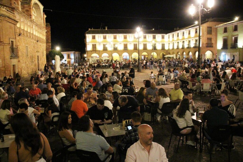 -Plaza repleta durante San Bartolo 2