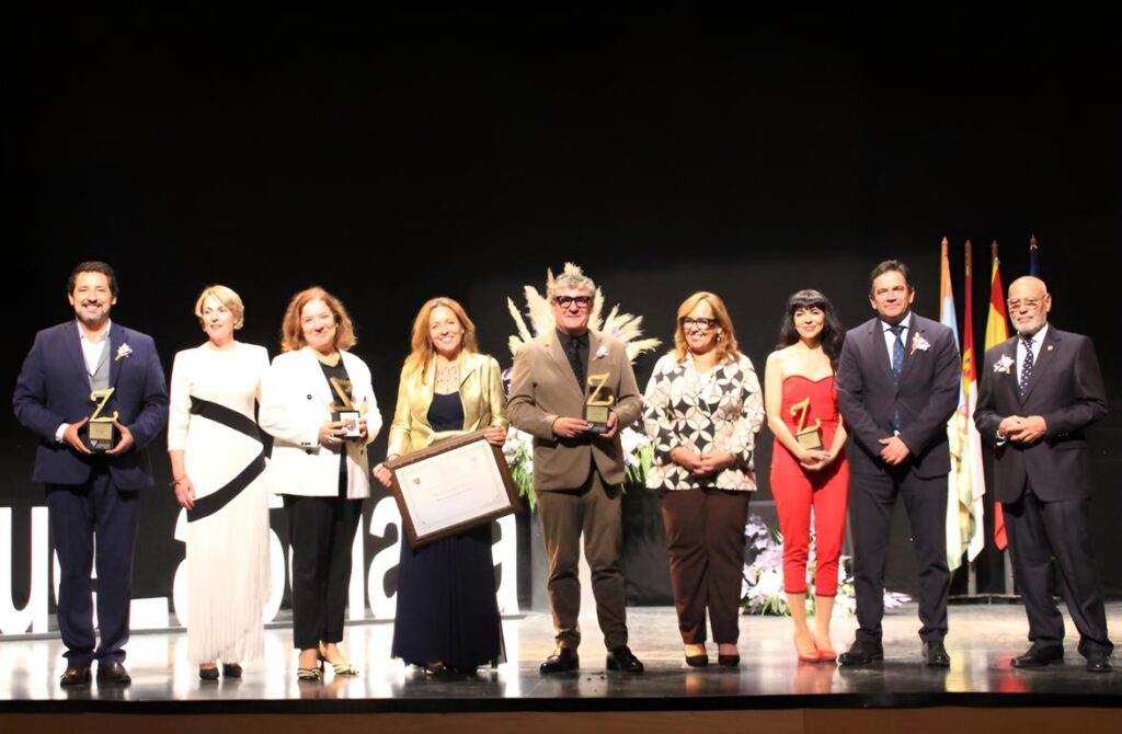 -1-Premiados_y_autoridades.jpg