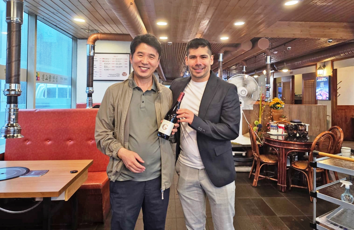 - Charlie Kim K-Korea junto a Sergio Iglesias