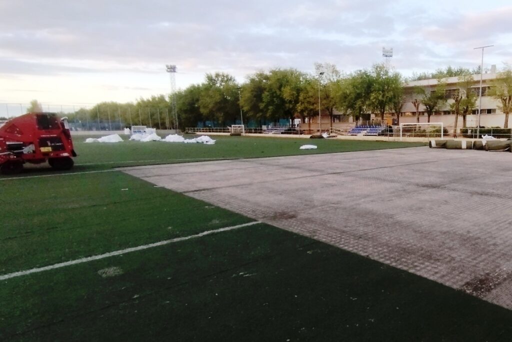 -El césped viejo ya está siendo retirado