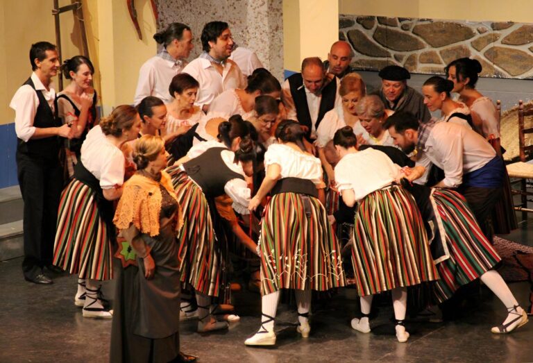 -Escena_de_La_rosa_del_azafrán.jpg