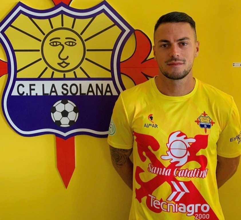 -Jorge_Cortés_con_su_nueva_camiseta-.jpg